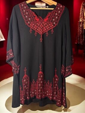 Palestinian Tatreez Embroidered V-Neck Tunic Top - Black/Red Size M
